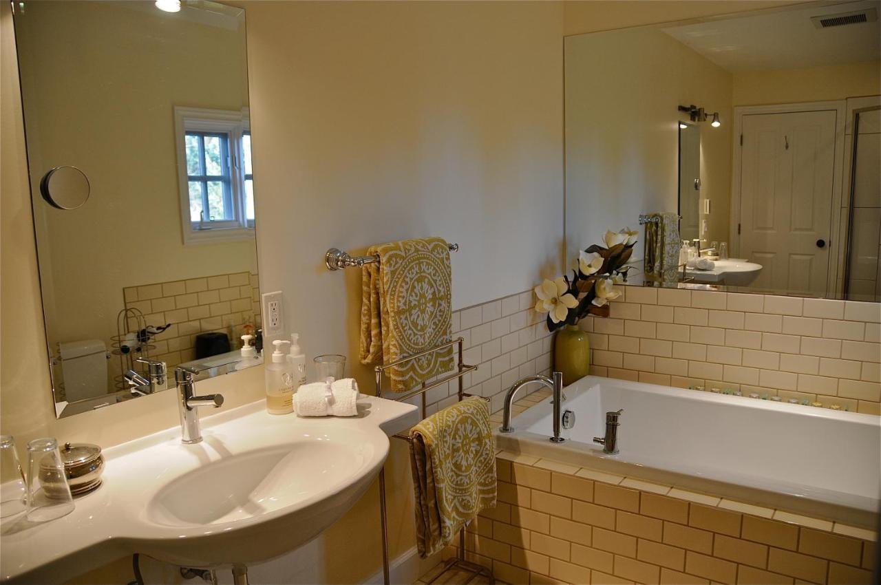 Wetherly Inn & Spa Ganges Bagian luar foto
